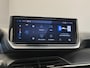 Peugeot 208 Style | Dashboard en deurpanelen in kunststof met carboneffect | Ecoled koplampen | Elektrisch verstelbare en verwarmbare buitenspiegels