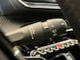 Peugeot 208 Style | Dashboard en deurpanelen in kunststof met carboneffect | Ecoled koplampen | Elektrisch verstelbare en verwarmbare buitenspiegels