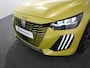 Peugeot e-208 GT | 8 jaar fabrieksgarantie of 160.000 kilometer op het accupakket | Adaptieve cruise control met Stop&Go functie | Armsteunen op de voorportieren bekleed met kunstleder met groen sierstiksel (GT-Line)