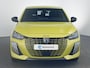 Peugeot e-208 GT | 8 jaar fabrieksgarantie of 160.000 kilometer op het accupakket | Adaptieve cruise control met Stop&Go functie | Armsteunen op de voorportieren bekleed met kunstleder met groen sierstiksel (GT-Line)