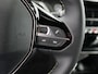 Peugeot e-208 GT | 8 jaar fabrieksgarantie of 160.000 kilometer op het accupakket | Adaptieve cruise control met Stop&Go functie | Armsteunen op de voorportieren bekleed met kunstleder met groen sierstiksel (GT-Line)