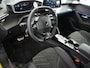 Peugeot e-208 GT | 8 jaar fabrieksgarantie of 160.000 kilometer op het accupakket | Adaptieve cruise control met Stop&Go functie | Armsteunen op de voorportieren bekleed met kunstleder met groen sierstiksel (GT-Line)