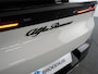 Alfa Romeo Junior Ibrida Sport Speciale | "Sport Speciale" alcantara bekleding met witte accenten - 6-voudig elektrisch verstelbare bestuurdersstoel / 6-voudig handmatig verstelbare passagiersstoel | Achteruitrijcamera met dynamische rijlijnen | Adaptieve Cruise Control met Lane Centering en file-assistent