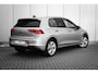 Volkswagen Golf Life Edition eHybrid | 'App-Connect' draadloze smartphone integratie | Achterbank in ongelijke delen neerklapbaar incl. middenarmsteun en doorlaadmogelijkheid | Afstandscontrolesysteem (Front Assist)