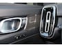 Volvo XC40 Recharge Twin Ultimate 78 kWh - Panorama/schuifdak - IntelliSafe Assist & Surround - 360º Camera - Harman/Kardon audio - Verwarmde voorstoelen & stuur - Parkeersensoren voor & achter - Elektr. bedienb. voorstoelen met geheugen links - Draadloze tel. lader - Warmtepomp - Extra getint glas - 19' LMV