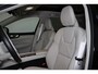 Volvo XC60 T8 Recharge AWD Ultra Dark - Panorama/schuifdak - IntelliSafe Assist & Surround - 360º Camera - Bowers & Wilkins audio - Adaptieve LED koplampen - Verwarmde voorstoelen, stuur & achterbank - Parkeersensoren voor & achter - Elektr. bedienb. voorstoelen met geheugen - Head up display - Draadloze tel. lader - Extra getint glas - 22' LMV
