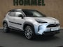 Toyota Yaris Cross 1.5 Hybrid 130 GR Sport - ADAPTIEVE CRUISE CONTROL - STOELVERWARMING VOORSTOELEN - STUURWIELVERWARMING - DODEHOEKDETECTIE - KEYLESS ENTRY/START - APPLE CARPLAY/ANDROID AUTO - CAMERA - EXTRA GETINT GLAS - PARKEERSENSOREN VOOR + ACHTER