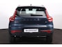 Volvo XC40 B4 Plus Dark - IntelliSafe Assist & Surround - Harman/Kardon audio - Parkeercamera achter - Verwarmde voorstoelen & stuur - Parkeersensoren voor & achter - Elektr. bedienb. voorstoelen met geheugen links - Draadloze tel. lader - Elektr. inklapbare trekhaak - 19' LMV