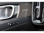 Volvo XC40 B4 Plus Dark - IntelliSafe Assist & Surround - Harman/Kardon audio - Parkeercamera achter - Verwarmde voorstoelen & stuur - Parkeersensoren voor & achter - Elektr. bedienb. voorstoelen met geheugen links - Draadloze tel. lader - Elektr. inklapbare trekhaak - 19' LMV
