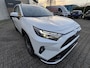 Toyota RAV4 2.5 PLUG-IN HYBRID 300 AWD DYNAMIC NIEUW & DIRECT LEVERBAAR!! NAVI KEYLESS 1500KG TREKGEWICHT STOELVERW LED