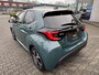 Toyota Yaris HYBRID 115 DYNAMIC COMFORT PACK NIEUW & DIRECT LEVERBAAR!!! STOEL/STUURVERW PARK-SENSOREN BLIND-SPOT APPLE/ANDROID KEYLESS 16" LM-VELGEN