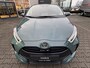 Toyota Yaris HYBRID 115 DYNAMIC COMFORT PACK NIEUW & DIRECT LEVERBAAR!!! STOEL/STUURVERW PARK-SENSOREN BLIND-SPOT APPLE/ANDROID KEYLESS 16" LM-VELGEN