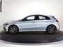 Mercedes-Benz A-klasse 250e Business Solution AMG | Panoramaschuifdak | Premium Plus | Head-up display | Dodehoekassistent |