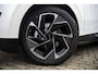 Lynk & Co 02 More 66 kWh | 445 km elektrisch bereik | Adaptive Cruise Control | Panoramadak | Harman Kardon Premium Audio Systeem | 360 graden camera | Dodehoekdetectie | Stoel/Stuurverwarming | Apple CarPlay/Android Auto | 20"LM-velgen | Elektrisch bedienbare voorstoelen met geheugenfunctie | Klimaat warmtepomp | Elektrisch bedienbare achterklep |
