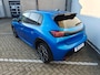 Peugeot 208 GT | Armsteunen op de voorportieren bekleed met kunstleder met groen sierstiksel (GT-Line) | Climate Control | Dashboard en deurpanelen in kunststof met carboneffect