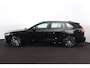 Volvo V60 T6 Recharge AWD Plus Dark - IntelliSafe Assist & Surround - 360º Camera - Harman/Kardon audio - Verwarmde voorstoelen, stuur & achterbank - Parkeersensoren voor & achter - Elektr. bedienb. voorstoelen met geheugen - Elektr. inklapbare trekhaak - 18' LMV