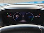 Peugeot 208 GT | Armsteunen op de voorportieren bekleed met kunstleder met groen sierstiksel (GT-Line) | Climate Control | Dashboard en deurpanelen in kunststof met carboneffect