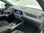 Mercedes-Benz GLA 180 Business Solution AMG | Nightpakket | Trekhaak | Smartphone Integratie | Panoramaschuifdak | Stoelverwarming | Multibeam LED | Keyless-Go comfortpakket |