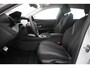 Peugeot e-308 E-STYLE EV 54 kWh 156pk | Navi via Apple Carplay/Android Auto | Climate control | PDC | Lichtmetalen velgen 18" | Trekhaak |