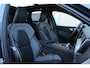 Volvo XC60 T6 AutomaatPlug-in hybrid AWD Plus Black Edition | 22" 5-Dubbel Spaaks Glossy Black / Diamond Cut Velgen | Luxe Lederen Bekleding | Extra Getint Glas Achterportieren En Bagageruimte | Grafisch Head-up Display | Elektrisch Glazen Panorama-Dak | Visual Park Assist Met Front "Fisheye" View | Electronic Climate Controle | Verwarmende Voorstoelen + Stuurwiel | Verwarmbare Buitenste Zitplaatsen Tweede Zitrij |