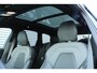 Volvo XC60 T6 AutomaatPlug-in hybrid AWD Plus Black Edition | 22 inch 5-Dubbel Spaaks Glossy Black / Diamond Cut Velgen | Luxe Lederen Bekleding | Extra Getint Glas Achterportieren En Bagageruimte | Grafisch Head-up Display | Elektrisch Glazen Panorama-Dak | Visual Park Assist Met Front "Fisheye" View | Electronic Climate Controle | Verwarmende Voorstoelen + Stuurwiel | Verwarmbare Buitenste Zitplaatsen Tweede Zitrij |