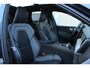 Volvo XC60 T6 AutomaatPlug-in hybrid AWD Plus Black Edition | 22 inch 5-Dubbel Spaaks Glossy Black / Diamond Cut Velgen | Luxe Lederen Bekleding | Extra Getint Glas Achterportieren En Bagageruimte | Grafisch Head-up Display | Elektrisch Glazen Panorama-Dak | Visual Park Assist Met Front "Fisheye" View | Electronic Climate Controle | Verwarmende Voorstoelen + Stuurwiel | Verwarmbare Buitenste Zitplaatsen Tweede Zitrij |