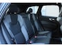 Volvo XC60 T6 AutomaatPlug-in hybrid AWD Plus Black Edition | 22" 5-Dubbel Spaaks Glossy Black / Diamond Cut Velgen | Luxe Lederen Bekleding | Extra Getint Glas Achterportieren En Bagageruimte | Grafisch Head-up Display | Elektrisch Glazen Panorama-Dak | Visual Park Assist Met Front "Fisheye" View | Electronic Climate Controle | Verwarmende Voorstoelen + Stuurwiel | Verwarmbare Buitenste Zitplaatsen Tweede Zitrij |