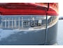 Volvo XC60 T6 AutomaatPlug-in hybrid AWD Plus Black Edition | 22 inch 5-Dubbel Spaaks Glossy Black / Diamond Cut Velgen | Luxe Lederen Bekleding | Extra Getint Glas Achterportieren En Bagageruimte | Grafisch Head-up Display | Elektrisch Glazen Panorama-Dak | Visual Park Assist Met Front "Fisheye" View | Electronic Climate Controle | Verwarmende Voorstoelen + Stuurwiel | Verwarmbare Buitenste Zitplaatsen Tweede Zitrij |
