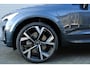 Volvo XC60 T6 AutomaatPlug-in hybrid AWD Plus Black Edition | 22 inch 5-Dubbel Spaaks Glossy Black / Diamond Cut Velgen | Luxe Lederen Bekleding | Extra Getint Glas Achterportieren En Bagageruimte | Grafisch Head-up Display | Elektrisch Glazen Panorama-Dak | Visual Park Assist Met Front "Fisheye" View | Electronic Climate Controle | Verwarmende Voorstoelen + Stuurwiel | Verwarmbare Buitenste Zitplaatsen Tweede Zitrij |