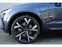 Volvo XC60 T6 AutomaatPlug-in hybrid AWD Plus Black Edition | 22" 5-Dubbel Spaaks Glossy Black / Diamond Cut Velgen | Luxe Lederen Bekleding | Extra Getint Glas Achterportieren En Bagageruimte | Grafisch Head-up Display | Elektrisch Glazen Panorama-Dak | Visual Park Assist Met Front "Fisheye" View | Electronic Climate Controle | Verwarmende Voorstoelen + Stuurwiel | Verwarmbare Buitenste Zitplaatsen Tweede Zitrij |