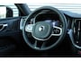Volvo XC60 T6 AutomaatPlug-in hybrid AWD Plus Black Edition | 22 inch 5-Dubbel Spaaks Glossy Black / Diamond Cut Velgen | Luxe Lederen Bekleding | Extra Getint Glas Achterportieren En Bagageruimte | Grafisch Head-up Display | Elektrisch Glazen Panorama-Dak | Visual Park Assist Met Front "Fisheye" View | Electronic Climate Controle | Verwarmende Voorstoelen + Stuurwiel | Verwarmbare Buitenste Zitplaatsen Tweede Zitrij |
