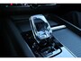 Volvo XC60 T6 AutomaatPlug-in hybrid AWD Plus Black Edition | 22 inch 5-Dubbel Spaaks Glossy Black / Diamond Cut Velgen | Luxe Lederen Bekleding | Extra Getint Glas Achterportieren En Bagageruimte | Grafisch Head-up Display | Elektrisch Glazen Panorama-Dak | Visual Park Assist Met Front "Fisheye" View | Electronic Climate Controle | Verwarmende Voorstoelen + Stuurwiel | Verwarmbare Buitenste Zitplaatsen Tweede Zitrij |