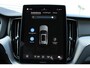 Volvo XC60 2.0 T6 Plug-in hybrid AWD Plus Black Edition | Lichtmetalen Velgen 21" | Luxe Lederen/stof Bekleding | Premium Audio By Harman Kardon | Head-up Display | Elektrisch Glazen Panorama-Dak | Visual Park Assist | Extra Getint Glas Achterportieren En Bagageruimte | Electronic Climate Controle | Voorstoelen + Stuurwiel Verwaremend | Verwarmbare buitenste zitplaatsen tweede zitrij |