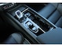 Volvo XC60 2.0 T6 Plug-in hybrid AWD Plus Black Edition | Lichtmetalen Velgen 21" | Luxe Lederen/stof Bekleding | Premium Audio By Harman Kardon | Head-up Display | Elektrisch Glazen Panorama-Dak | Visual Park Assist | Extra Getint Glas Achterportieren En Bagageruimte | Electronic Climate Controle | Voorstoelen + Stuurwiel Verwaremend | Verwarmbare buitenste zitplaatsen tweede zitrij |