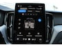 Volvo XC60 2.0 T6 Plug-in hybrid AWD Plus Black Edition | Lichtmetalen Velgen 21" | Luxe Lederen/stof Bekleding | Premium Audio By Harman Kardon | Head-up Display | Elektrisch Glazen Panorama-Dak | Visual Park Assist | Extra Getint Glas Achterportieren En Bagageruimte | Electronic Climate Controle | Voorstoelen + Stuurwiel Verwaremend | Verwarmbare buitenste zitplaatsen tweede zitrij |