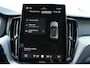 Volvo XC60 2.0 T6 Plug-in hybrid AWD Plus Black Edition | Lichtmetalen Velgen 21" | Luxe Lederen/stof Bekleding | Premium Audio By Harman Kardon | Head-up Display | Elektrisch Glazen Panorama-Dak | Visual Park Assist | Extra Getint Glas Achterportieren En Bagageruimte | Electronic Climate Controle | Voorstoelen + Stuurwiel Verwaremend | Verwarmbare buitenste zitplaatsen tweede zitrij |