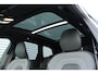 Volvo XC60 2.0 T6 Plug-in hybrid AWD Plus Black Edition | Lichtmetalen Velgen 21" | Luxe Lederen/stof Bekleding | Premium Audio By Harman Kardon | Head-up Display | Elektrisch Glazen Panorama-Dak | Visual Park Assist | Extra Getint Glas Achterportieren En Bagageruimte | Electronic Climate Controle | Voorstoelen + Stuurwiel Verwaremend | Verwarmbare buitenste zitplaatsen tweede zitrij |