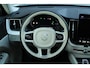 Volvo XC60 2.0 T6 Plug-in hybrid AWD Plus Dark | 21" 5-V Spaaks Glossy Black / Diamond Cut velgen | head-up display | Elektrisch Bedienbaar Glazen Panoramisch Schuif-/kanteldak Met Elektrisch Bedienbaar Zonnescherm | Visual Park Assist | Premium Audio by Harman Kardon | Electronic Climate Controle | Luxe Lederen Bekleding | Stoel Ventilatie Voor | Voorstoelen + Stuurwiel Verwarmend | Verwarmbare buitenste zitplaatsen tweede zitrij |