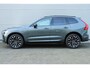 Volvo XC60 2.0 T6 Plug-in hybrid AWD Plus Dark | 21" 5-V Spaaks Glossy Black / Diamond Cut velgen | head-up display | Elektrisch Bedienbaar Glazen Panoramisch Schuif-/kanteldak Met Elektrisch Bedienbaar Zonnescherm | Visual Park Assist | Premium Audio by Harman Kardon | Electronic Climate Controle | Luxe Lederen Bekleding | Stoel Ventilatie Voor | Voorstoelen + Stuurwiel Verwarmend | Verwarmbare buitenste zitplaatsen tweede zitrij |
