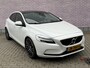 Volvo V40 1.5 T3 Dynamic Edition Automaat | Parkeersensoren voor-achter en Camera | Lederen bekleding | LED verlichting | Extra getint glas | DAB | Harman Kardon audio | Keyless | 19" lichtmetalen velgen