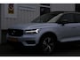 Volvo XC40 1.5 T5 262PK Plug in hybride R-Design*Perfect Onderh.*Pano/Elek. Trekhaak/Leder/Stoelverw./Stuurverw./Camera/LED/Standkachel/Keyless Entry+Go/Apple Carplay-Android/Parkeersens.V+A/19 inch LM*