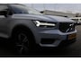 Volvo XC40 1.5 T5 262PK Plug in hybride R-Design*Perfect Onderh.*Pano/Elek. Trekhaak/Leder/Stoelverw./Stuurverw./Camera/LED/Standkachel/Keyless Entry+Go/Apple Carplay-Android/Parkeersens.V+A/19 inch LM*
