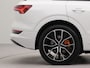 Audi E-tron 55 quattro Business edition Plus 95 kWh | Apple Carplay | Navigatie | Electr. glazen panoramadak | Electr.bedienbare voorstoelen | Voorstoelen verwarmd | Wifi | Achteruitrij camera | Parkeersensoren voor en achter |  Audi soundsyst