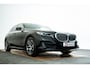 BMW 5-Serie 530e Trekhaak - Comfortstoelen - Elektrisch verwarmde voorstoelen - Driving Assistant Professional - Head up - Parking Assistant Plus - Active Guard - Akoestische voetgangersbescherming - Comfort Access -