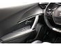 Peugeot e-2008 EV GT-Line 50 kWh 3-Fase [ Panoramadak Camera Stoelverwarming ]