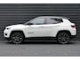 Jeep Compass 4XE 240 PLUG-IN HYBRID ELECTRIC S AUTOMAAT / NAVI / LEDER / PDC / CLIMA / 19"LMV / CAMERA / KEYLESS / FULL-LED / ELEKTR. ACHTERKLEP / WINTERPAKKET / BLUETOOTH / CRUISECONTROL / 1E EIGENAAR / SCHITTERENDE STAAT !!