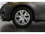 Toyota Yaris 1.0 VVT-i Aspiration | Trekhaak | Lage KM stand | Fabrieks Navigatie |