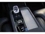Volvo XC90 T8 Recharge AWD Ultra Dark - Luchtvering - Panorama/schuifdak - IntelliSafe Assist & Surround - 360º Camera - Bowers & Wilkins audio - Verwarmde voorstoelen, stuur & achterbank - Parkeersensoren voor & achter - Elektr. bedienb. voorstoelen met geheugen - Geventileerde voorstoelen - Head up display - Draadloze tel. lader - Extra getint glas - Elektr. inklapbare trekhaak - 21' LMV