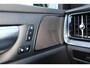 Volvo V60 T6 Recharge AWD Plus Dark - IntelliSafe Assist & Surround - 360º Camera - Harman/Kardon audio - Verwarmde voorstoelen, stuur & achterbank - Parkeersensoren voor & achter - Elektr. bedienb. voorstoelen met geheugen - Elektr. inklapbare trekhaak - 18' LMV