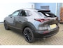 Mazda CX-30 2.0 e-SkyActiv-X M Hybrid Comfort | Incl. 12 maanden Garantie | 360* Camera | Adaptive cruise controle | Lane assist | Stoel/Stuur verwarming | Elektrische kofferbakklep | Dodenhoeksensoren | Keyless start | Head-Up Display | Parkeersensoren V+A | Climate controle | DAB | Navigatie | Set winterbanden met LMV |